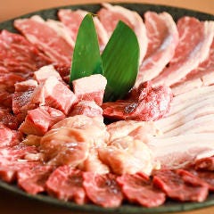 何を食べるか迷ったら大皿！皆でシェアしてワイワイ楽しもう！