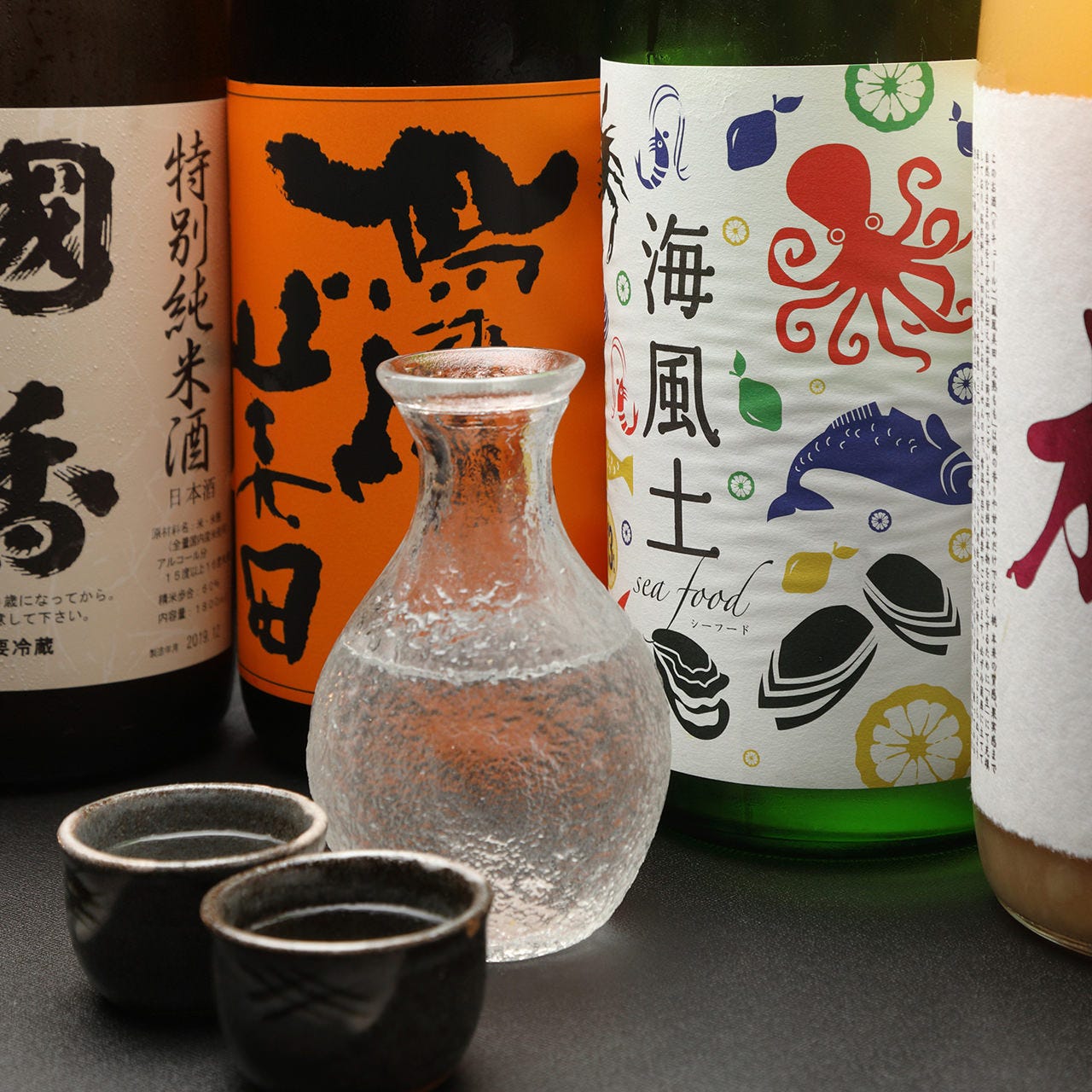 全国各地より厳選した日本酒は常時7種類以上をご用意