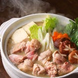宮崎地鶏をふんだんに使用した九州地鶏鍋が旨い。