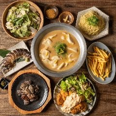 宮崎県日向市 塚田農場 京阪守口店_【気軽に楽しめる】名物地鶏の炭火焼と鶏白湯の炊き餃子鍋　塚田農場おためしコース全7品　飲放2H　￥3,980