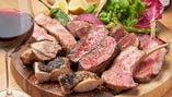 【極上！肉の5点盛り】
めくるめく極上肉の美味しさを堪能♪