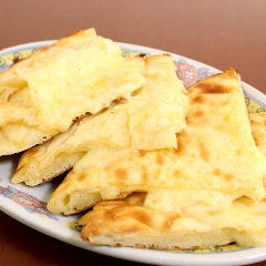 ☆通常のプレーンナンに加えて、チーズナンなど各種ナンがお選びいただけます☆
