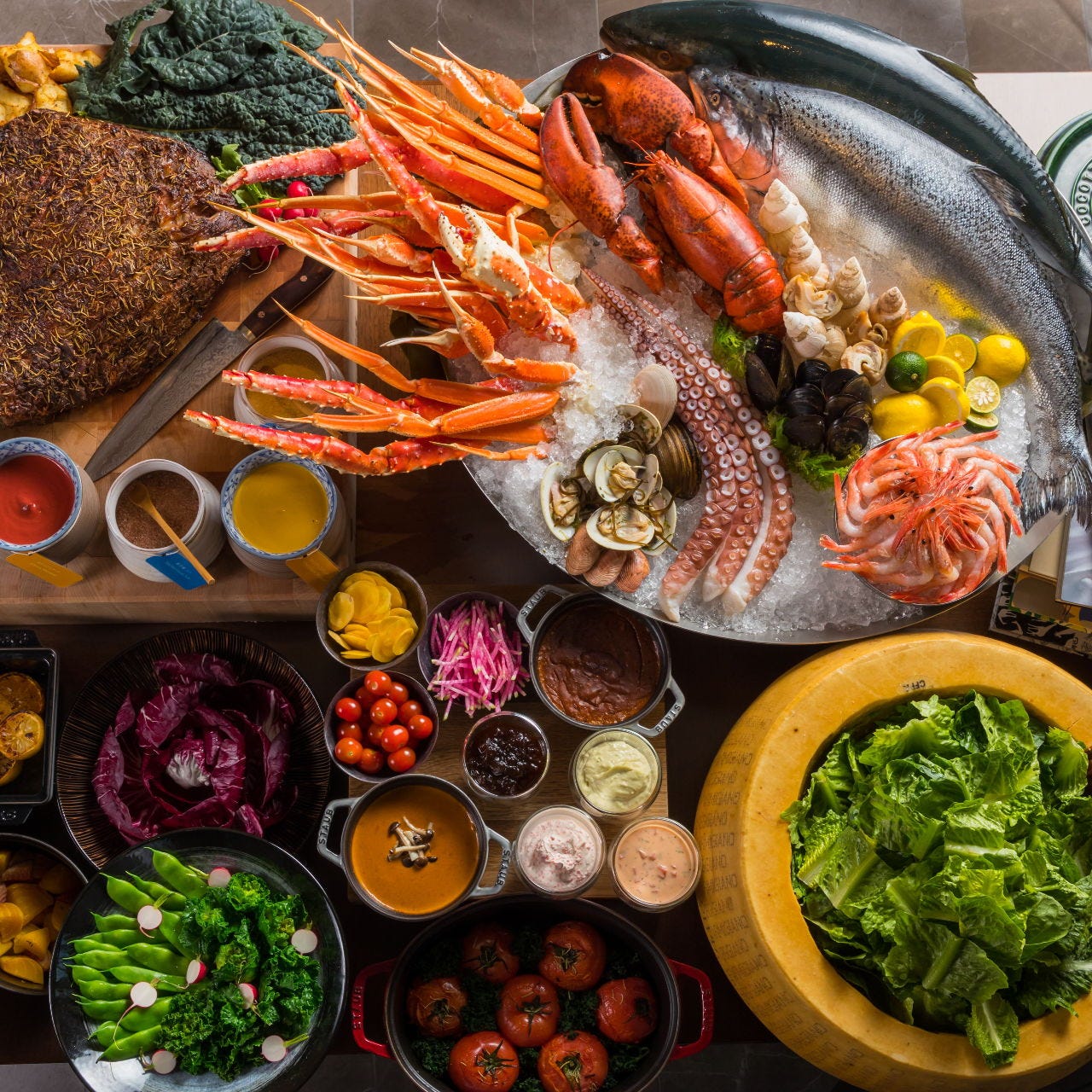 8. ビュッフェが楽しめるアトモス・ダイニング