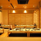 和モダンな完全個室席で自慢の九州料理の数々をご堪能あれ！