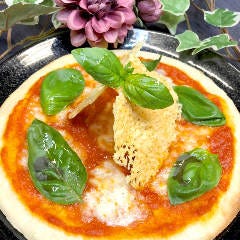 自家製トマトソースのマルゲリータ ～チーズクラッカー添え～