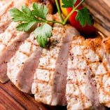 【肉バル】
牛・豚・鶏・ラムの肉料理が多数！