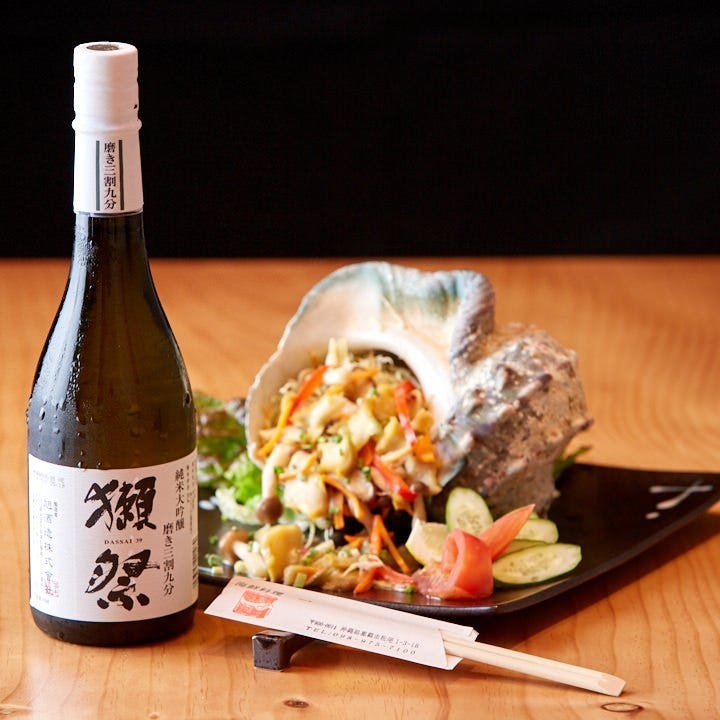 獺祭や久保田など全国各地の日本の地酒も豊富に取り揃えています