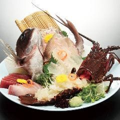 「鯛と伊勢海老の姿造り」 お祝いに彩りを添えます