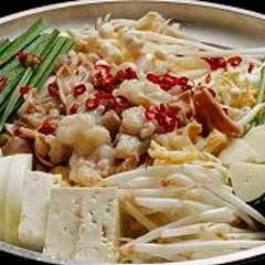 プリプリのもつとたっぷり盛られた野菜！博多名物もつ鍋が人気！
