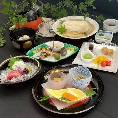 夏季の平日限定　選べるお勧めの夏酒1合付 京の夏の風物詩　鱧と鮎コース