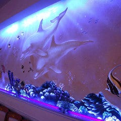 幻想的な空間に！日本橋店ではブラックライトアートが楽しめます