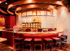 YEBISU BAR キュービックプラザ新横浜店_目の前でヱビスビールが注がれているところが楽しめるお席