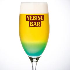 YEBISU BAR キュービックプラザ新横浜店_ビヤカクテル＜瀬戸内ブルー＞
【ヱビスビール+ブルーキュラソー+瀬戸内レモン】
瀬戸内レモンｔの爽やかな香りとさっぱりとした味わい。瀬戸内海の「白い雲」「黄色い太陽」「青い海」をイメージしたビヤカクテルです！