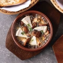 YEBISU BAR キュービックプラザ新横浜店_瀬戸内しいたけとカマンベールチーズのアヒージョ