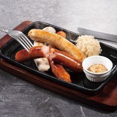 ソーセージ4種盛合せ YEBISU BAR キュービックプラザ新横浜店_ソーセージ4種盛合せ