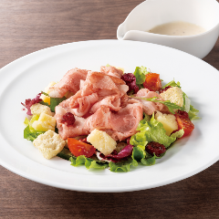 ローストポークのシーザーサラダ YEBISU BAR キュービックプラザ新横浜店_ローストポークのシーザーサラダ