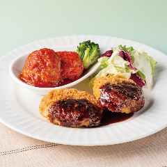 YEBISU BAR キュービックプラザ新横浜店_【平日限定 日替わりランチ】
ソースひれかつ&トマトミニハンバーグ