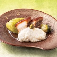 YEBISU BAR キュービックプラザ新横浜店_ラフテーと翡翠茄子（ひすいなす）のとろろ山葵（わさび）掛け