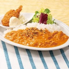 YEBISU BAR キュービックプラザ新横浜店_【平日限定 日替わりランチ】
バターチキンカレー&海老クリームフライ