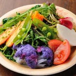 「庄子農園」
季節野菜のたっぷりグリーンサラダ