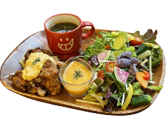プレートランチのお野菜は日替わりで常時10種類以上☆