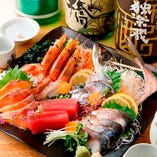 【海鮮料理】
日替わり料理のほか毎日おすすめを4～5種類ご提供