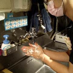 コロナ感染対策として、従事するスタッフは、出勤時に手洗いを徹底しております。マスクは必ず着用して従事しております。