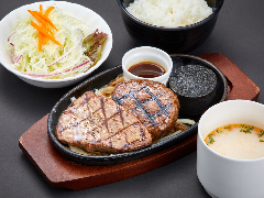 国際ステーキ 天久店_【コンボステーキ】
国際ステーキ+ハンバーグの食べ比べセット