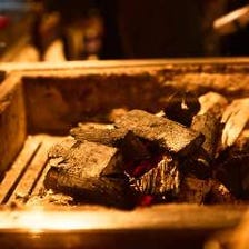 紀州備長炭で焼き上げる炭火焼料理を