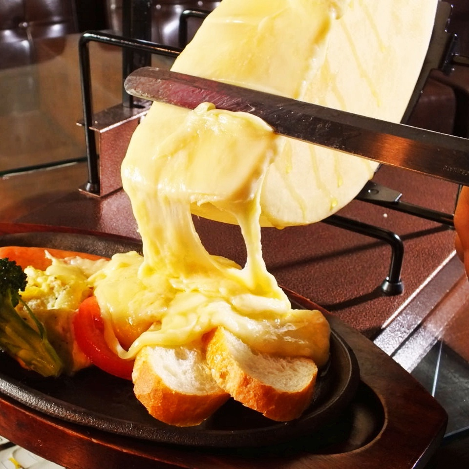 花畑牧場　ラクレットヒーター　チーズ ラクレットチーズ | 花畑牧場 ラクレットハーフ不定貫（約2.3kg