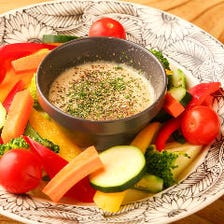 彩り野菜と自家製アンチョビソースのバーニャカウダ