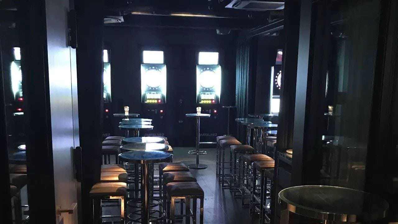 BUZZ STAND（バススタンド） 新宿東口店 ～ダーツ＆カラオケ