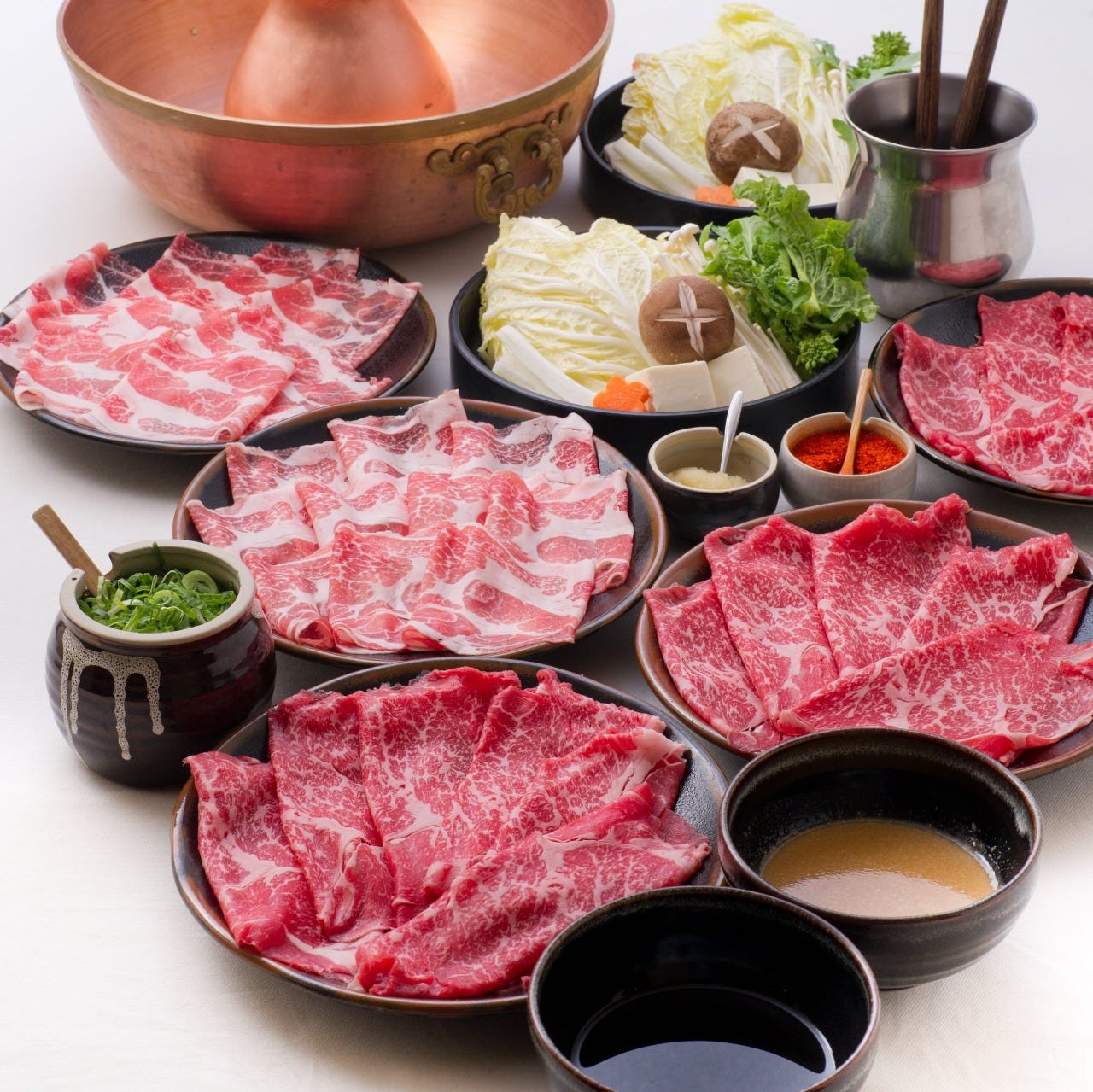 【食べ放題】
牛肉、豚肉、野菜それぞれ1皿から追加できます。