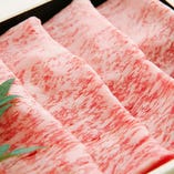 肉の芸術品とまで賞賛される、滋賀県が誇る日本三大和牛「近江牛」しゃぶしゃぶでどうぞ