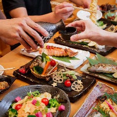 飲み放題付きコースは「4名様以上」にてご予約可能です！