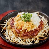 旨味たっぷりラム肉100%ハンバーグは平日ランチ限定！