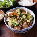 【A5黒毛和牛使用】サイコロステーキと季節野菜の味噌ダレ炒め