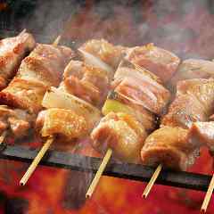 咲か蔵の串焼きは 炭火焼きでジューシー！