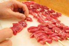 鶏豚問屋 串焼だるま 本店