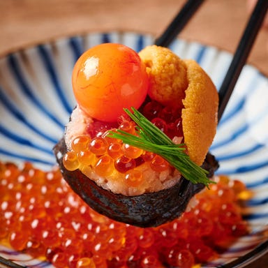 旨い魚と夜景 個室居酒屋 つるや 池袋西口店_うにといくらの一口太巻き