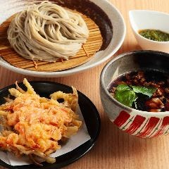 【季節の蕎麦メニュー①】牛蒡と桜海老のかき揚げと牛肉のつけ汁蕎麦