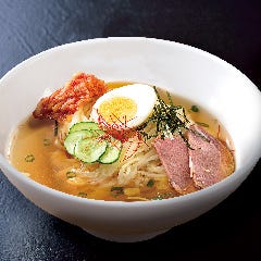 手作りスープが自慢！秘伝の冷麺