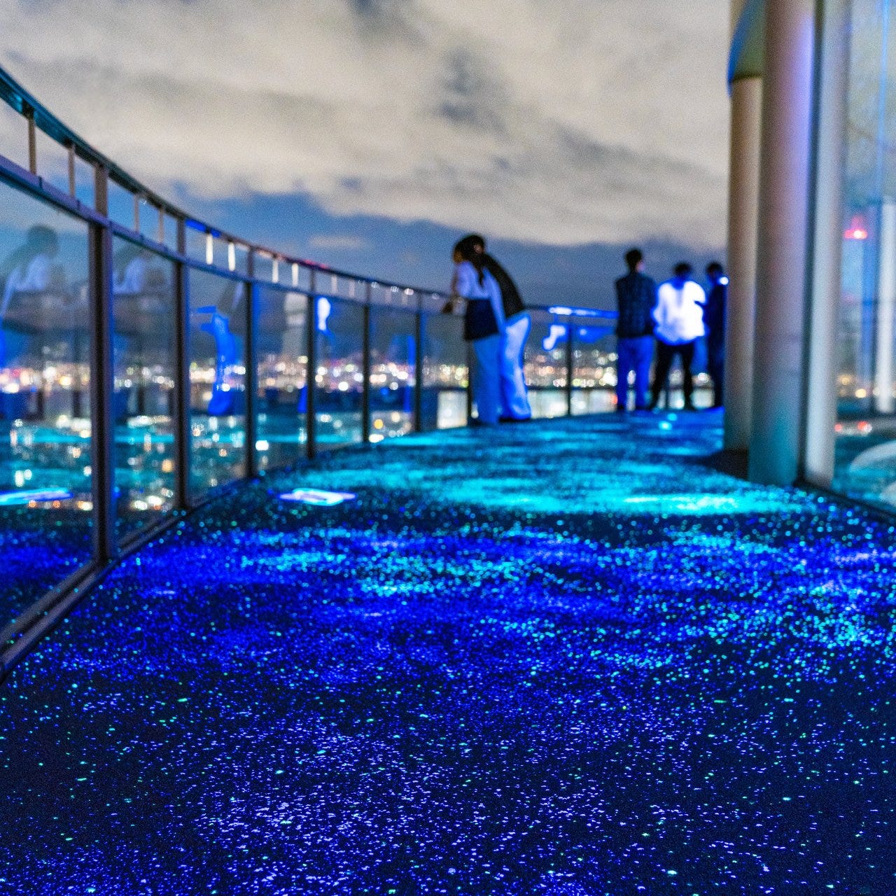 梅田 夜景 ディナー STARDUST_空中庭園展望台入場券付きのプラン。大阪観光やデートに最適！