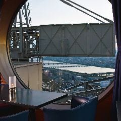 梅田 夜景 ディナー STARDUST_左に作業用のゴンドラが見えます。