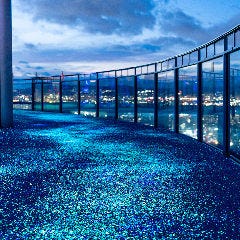 梅田 夜景 ディナー STARDUST_【お食事の後のお楽しみ】
お食事の後は、梅田スカイビル空中庭園展望台で360度のパノラマ夜景をお楽しみください。誕生日のお祝いや記念日のデートには展望台チケット付のディナー『コンステレーションコース』がおすすめ♪大阪/梅田空中庭園展望台のスカイラウンジ梅田夜景STARDUSTで窓側席確約記念日ディナーをどうぞ♪