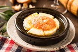 カマンベールチーズと明太子バターアヒージョ
