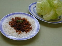 ミンチ肉のレタス包み