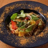 サルデーニャ産カラスミと彩り野菜のアーリオ・オーリオ・ペペロンチーノ