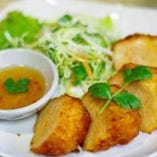 トートマンクン Deep fried shrimp cakes