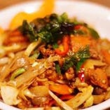 パッキーマオ Spicy fried thick rice noodle